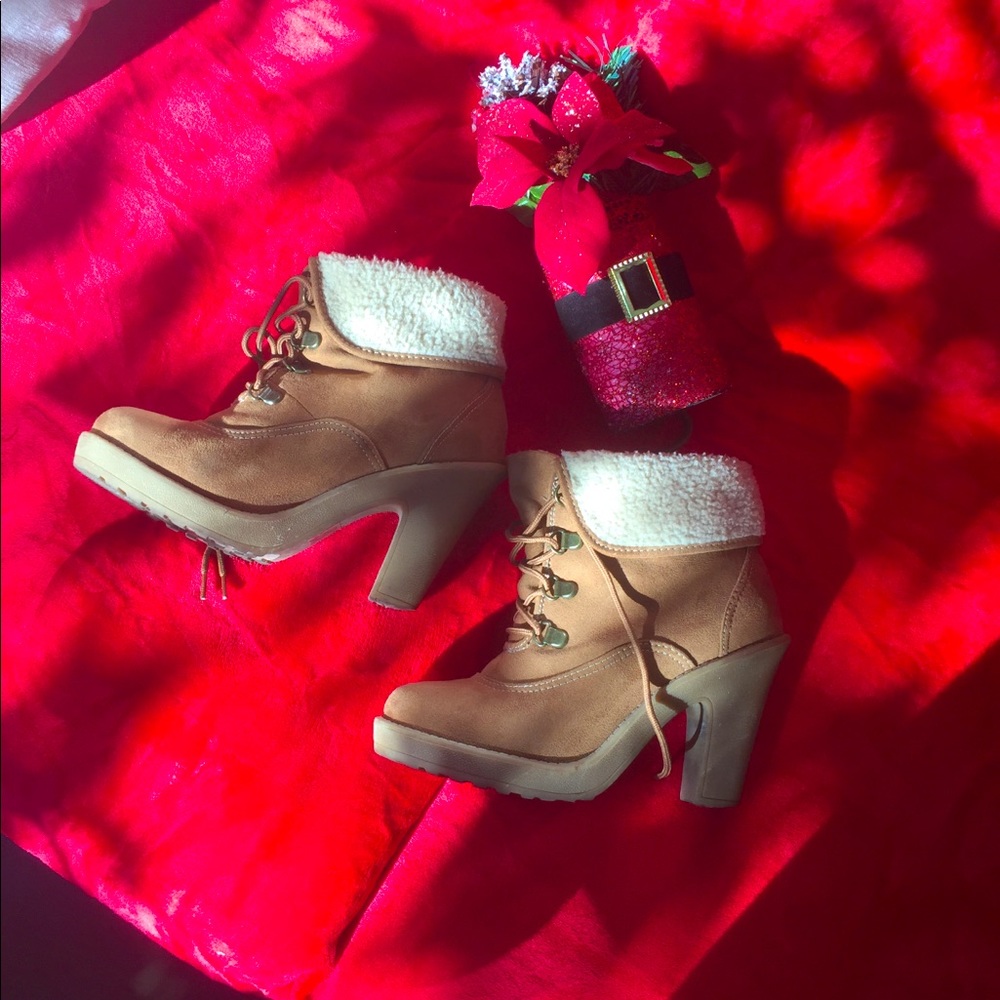 Beige boots, size 6.5